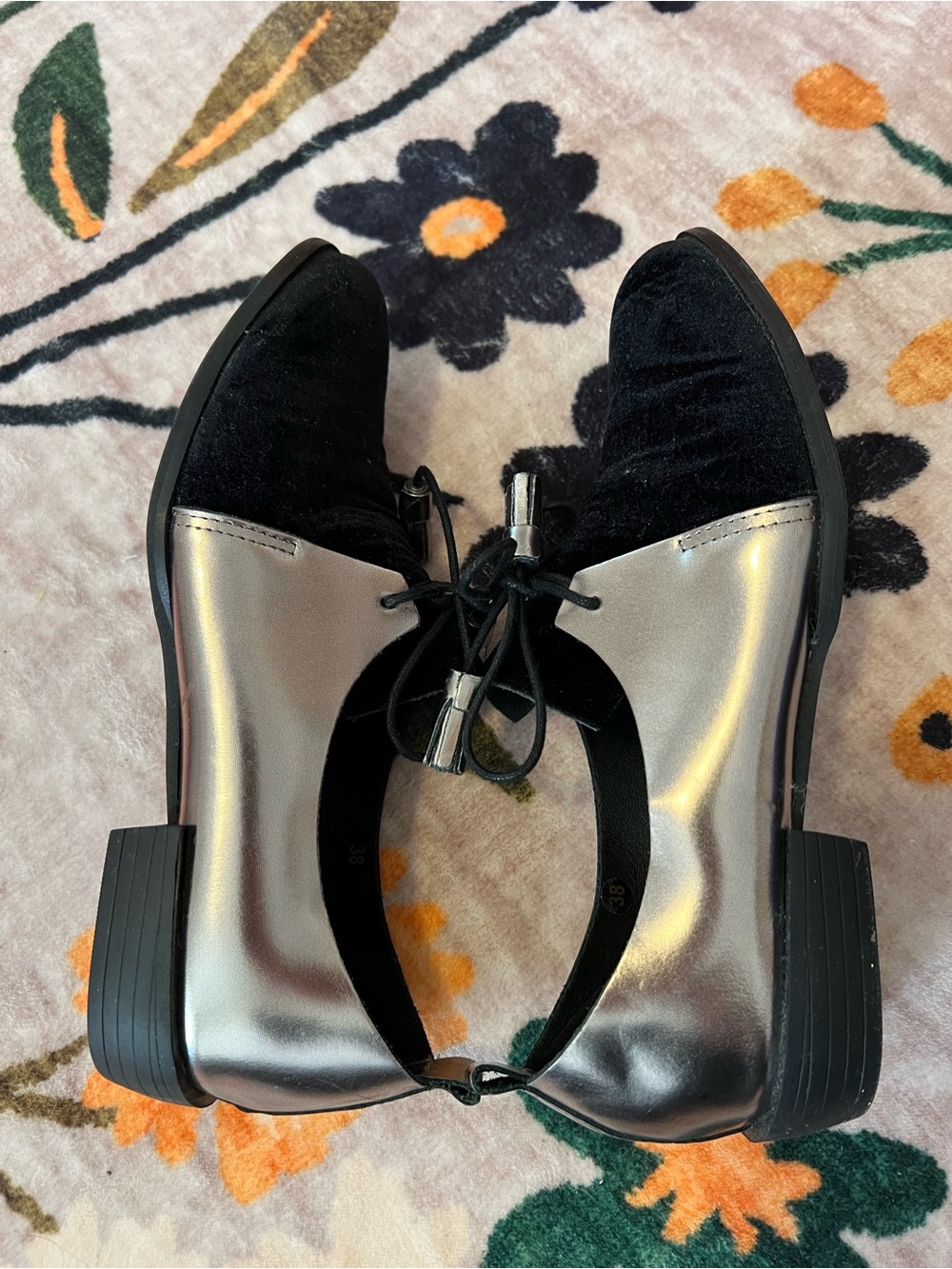 Like NEW Women's Black Velvet and Leather Flats - Picture 5 of 6